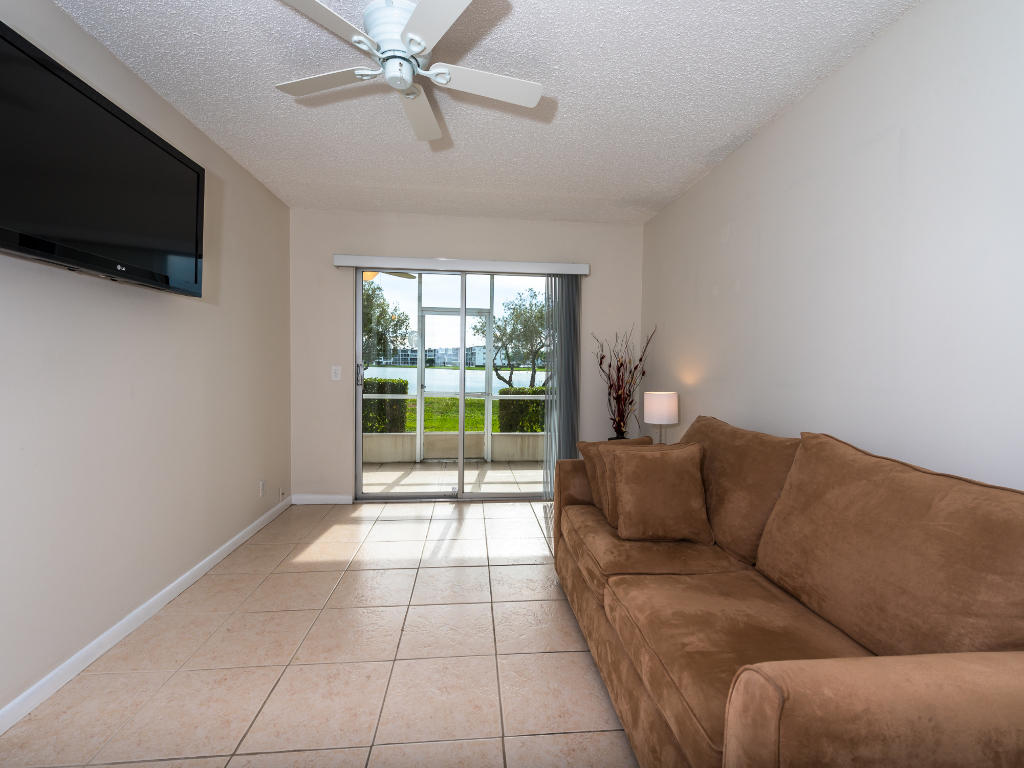 1060 Guildford East, Unit D Boca Raton, FL 33434 - Photo 11 of 22 Bedroom_2