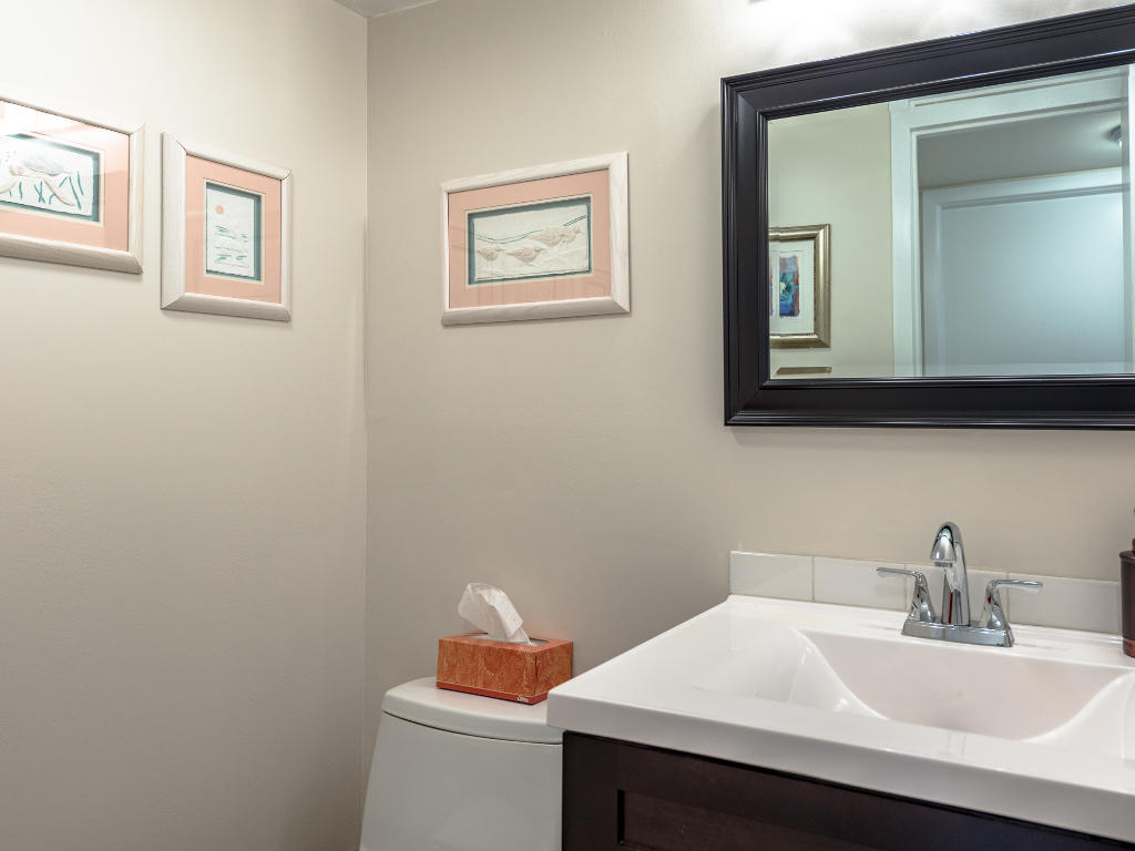 1060 Guildford East, Unit D Boca Raton, FL 33434 - Photo 14 of 22 Bathroom_2