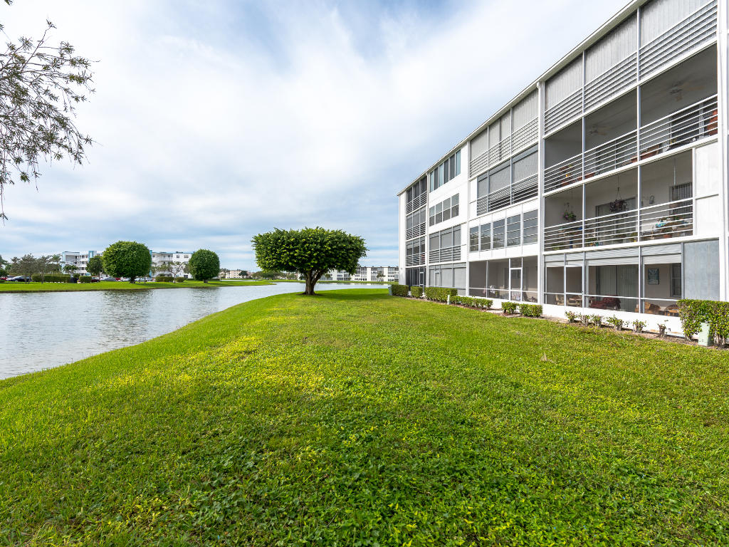 1060 Guildford East, Unit D Boca Raton, FL 33434 - Photo 15 of 22 Rear_Exterior_1