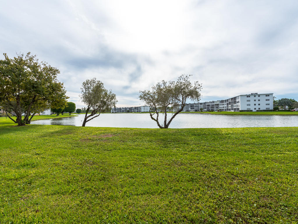 1060 Guildford East, Unit D Boca Raton, FL 33434 - Photo 10 of 22 Waterfront_Views