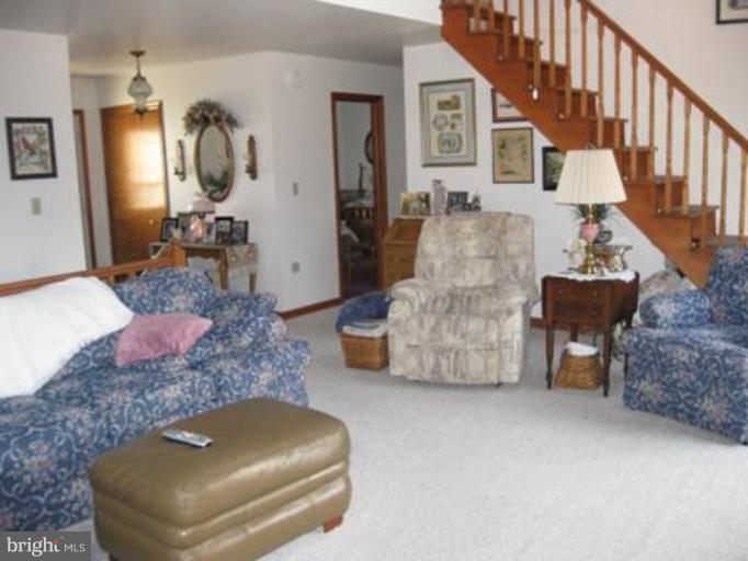 815 Warm Spring Road Chambersburg, PA 17202 - Photo 9 of 30 Living Room
