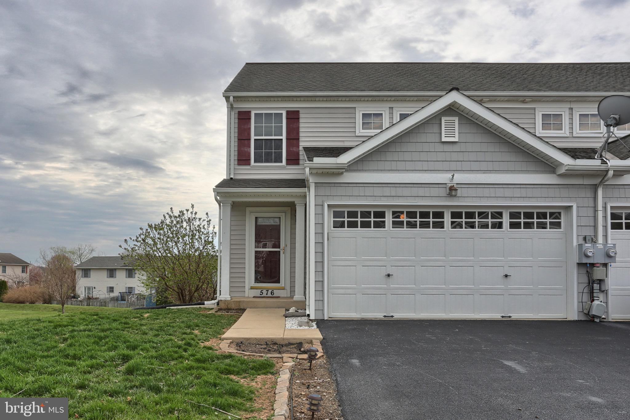 Welcome to 576 Fox Ridge Lane!