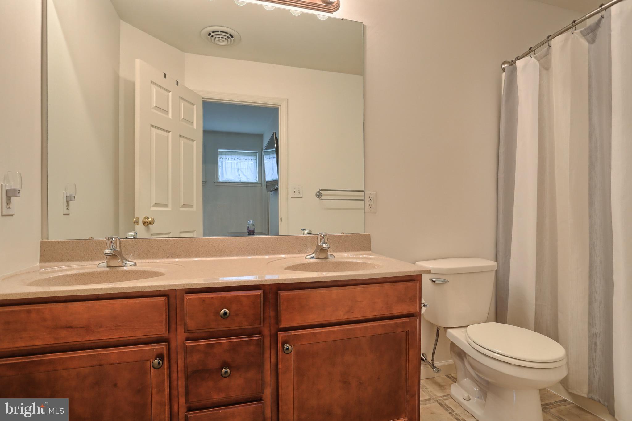 576 Fox Ridge Lane Lebanon, PA 17042 - Photo 22 of 34 Master En Suite Full Bath