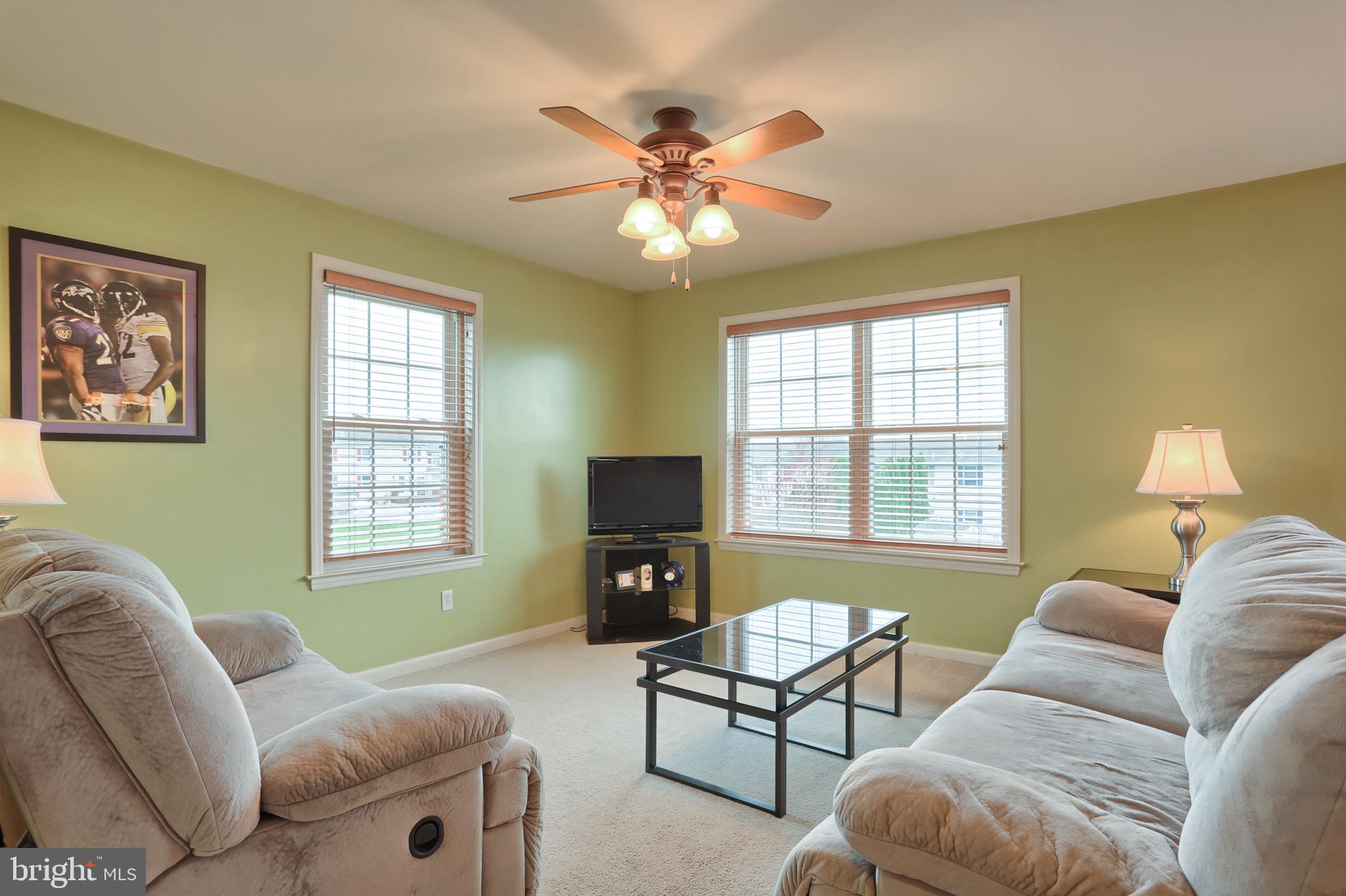 576 Fox Ridge Lane Lebanon, PA 17042 - Photo 10 of 34 Living Room