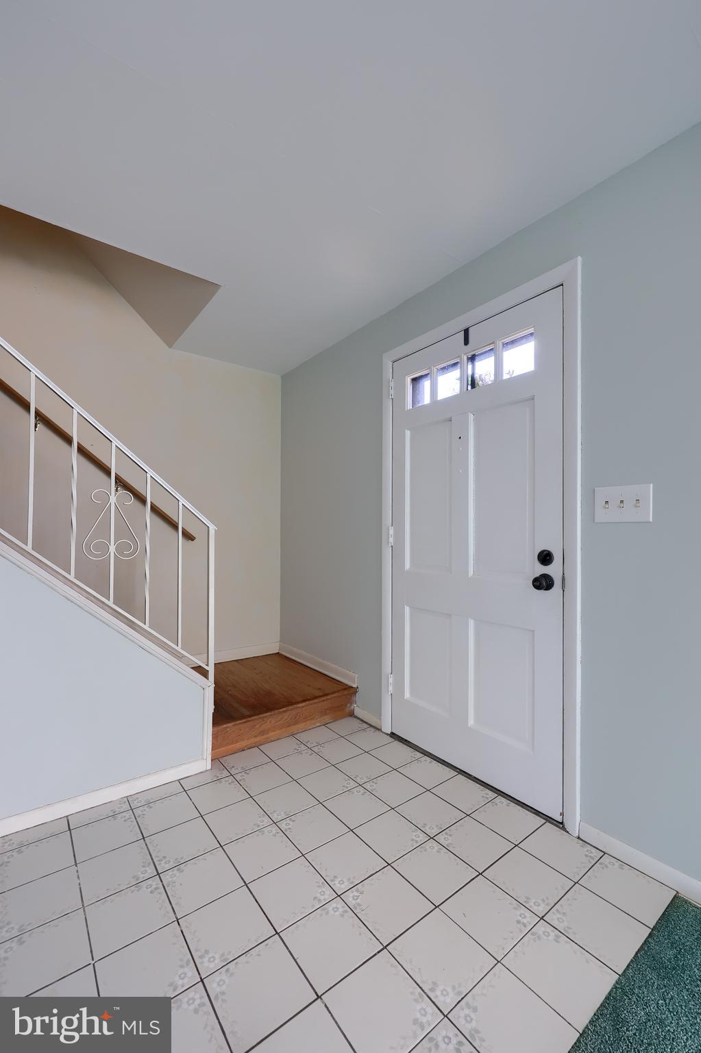 1635 Robert Road Lancaster, PA 17601 - Photo 2 of 46 Entrance Foyer