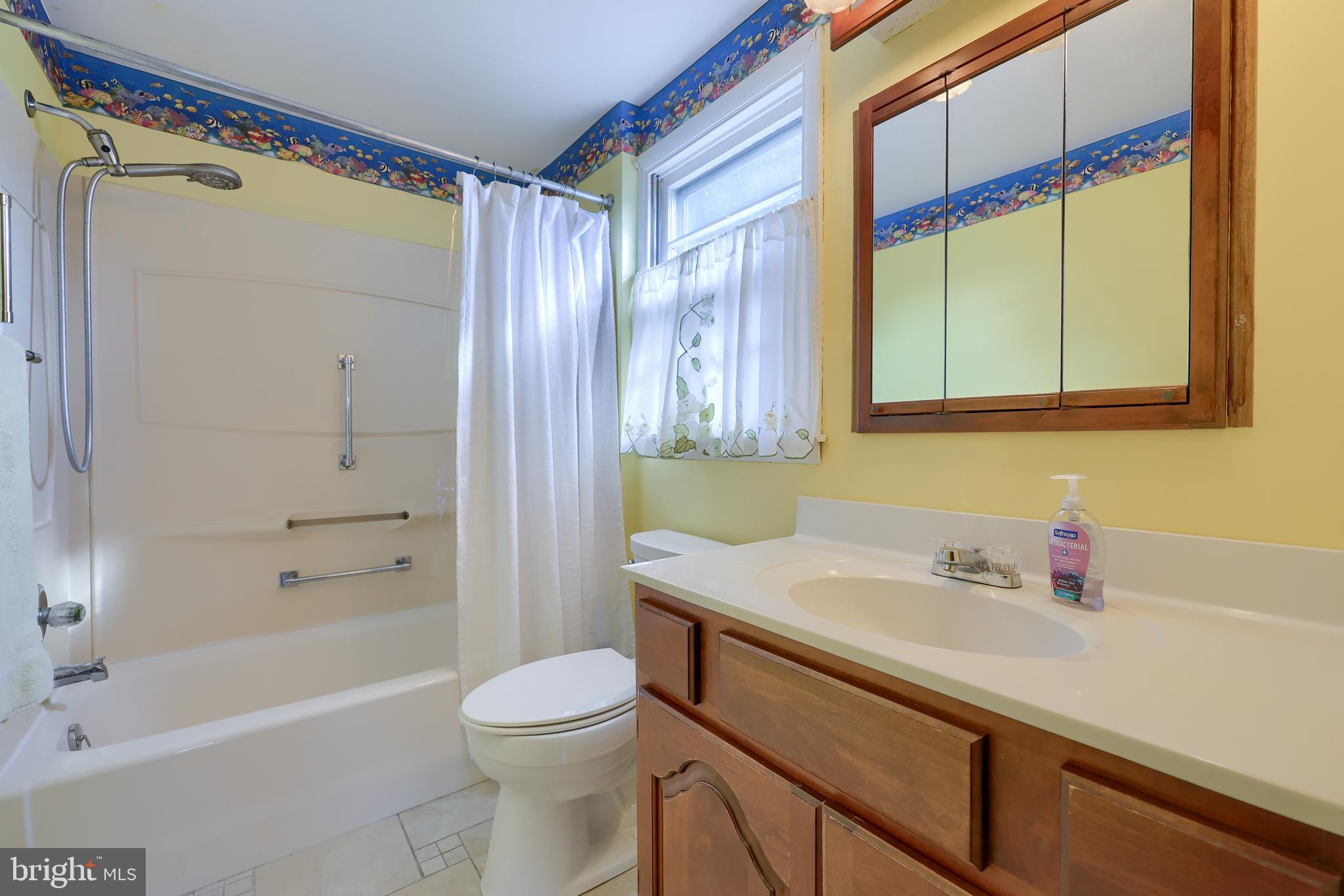 1635 Robert Road Lancaster, PA 17601 - Photo 29 of 46 Main Bathroom