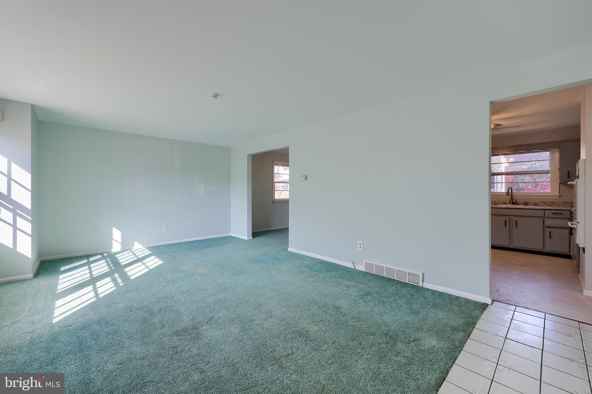 1635 Robert Road Lancaster, PA 17601 - Photo 3 of 46 Living Room