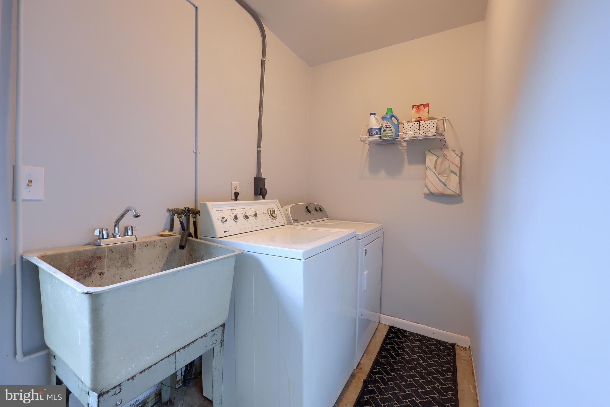 1635 Robert Road Lancaster, PA 17601 - Photo 36 of 46 Laundry