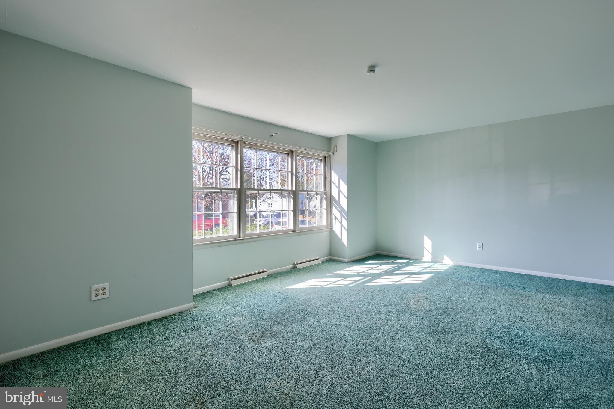 1635 Robert Road Lancaster, PA 17601 - Photo 4 of 46 Living Room