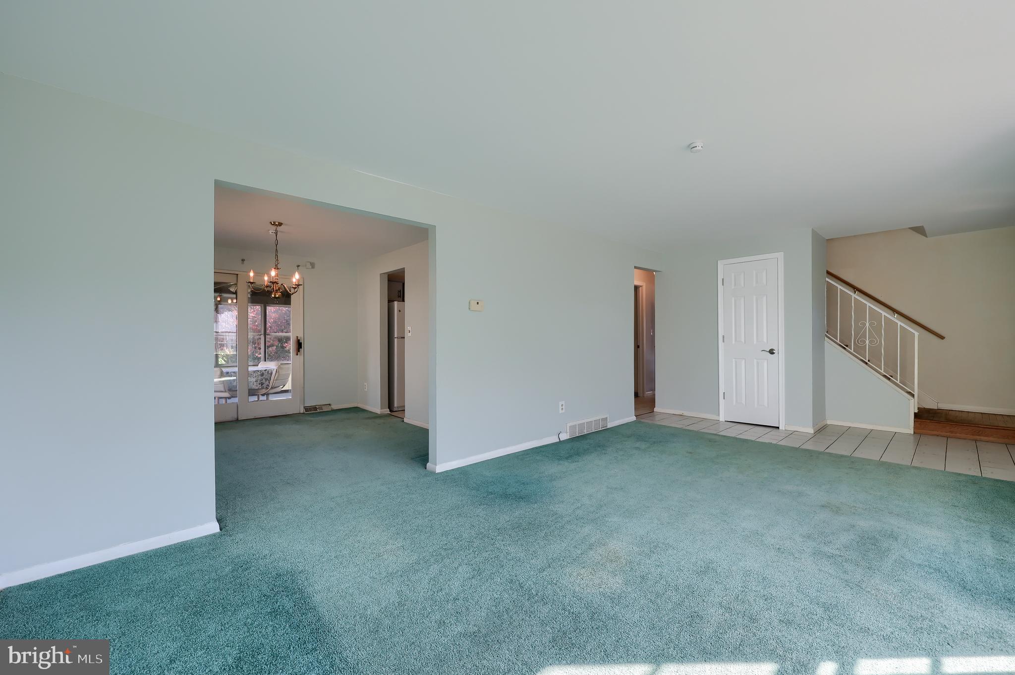 1635 Robert Road Lancaster, PA 17601 - Photo 5 of 46 Living Room