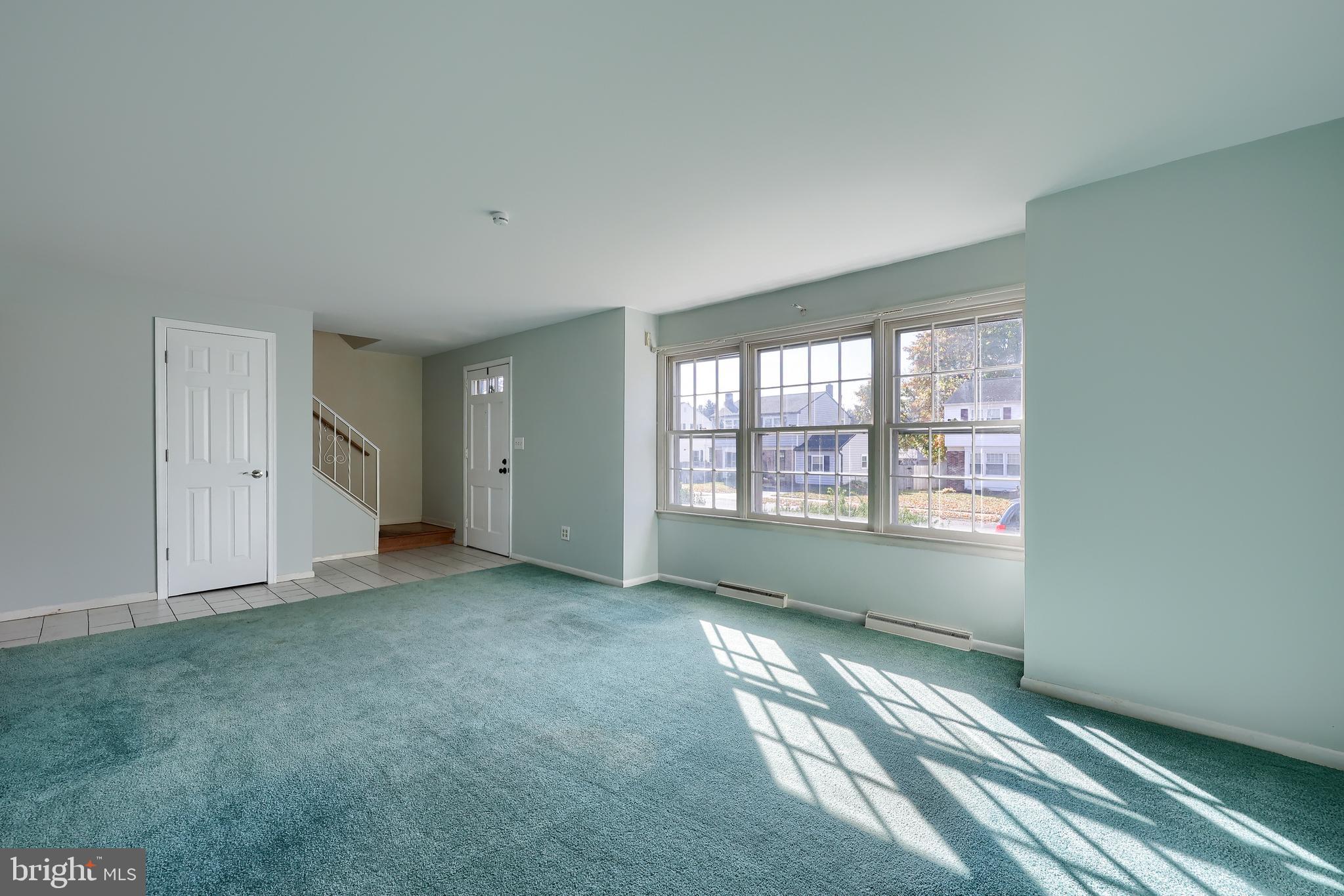 1635 Robert Road Lancaster, PA 17601 - Photo 6 of 46 Living Room