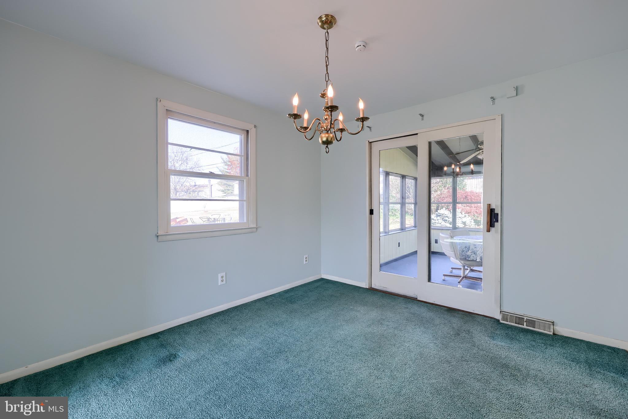 1635 Robert Road Lancaster, PA 17601 - Photo 10 of 46 Dining Room