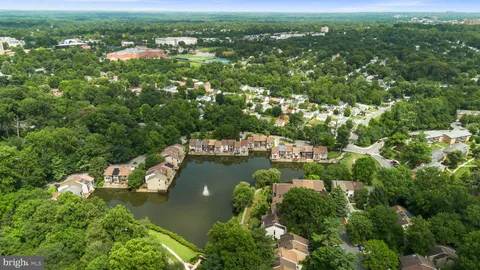 $600,000 | 166 New Mark Esplanade, Rockville, MD 20850