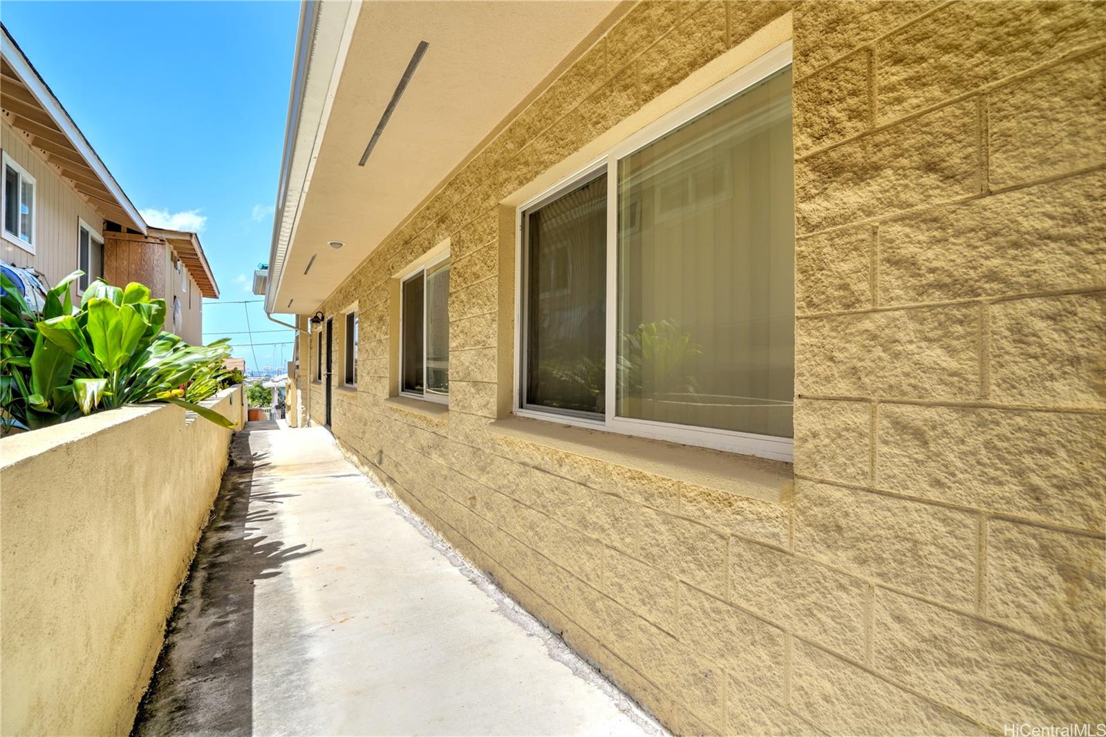 920 Laki Road Honolulu, HI 96817 - Photo 3 of 18