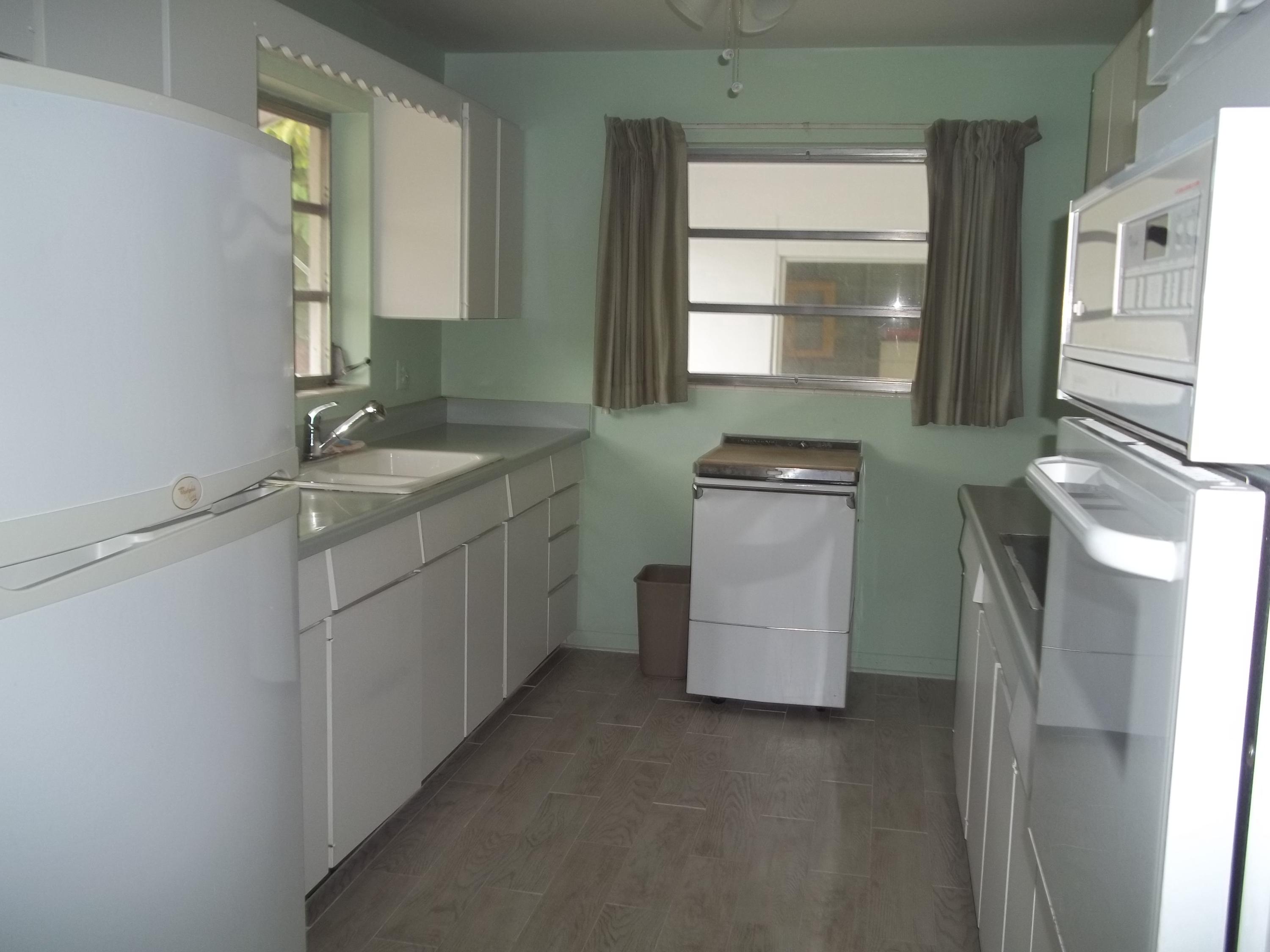 1509 Donald Road Jupiter, FL 33469 - Photo 5 of 19 Kitchen