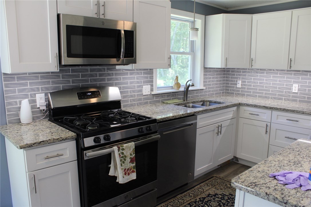 22 Buttonwoods Road Richmond, RI 02898 - Photo 10 of 25