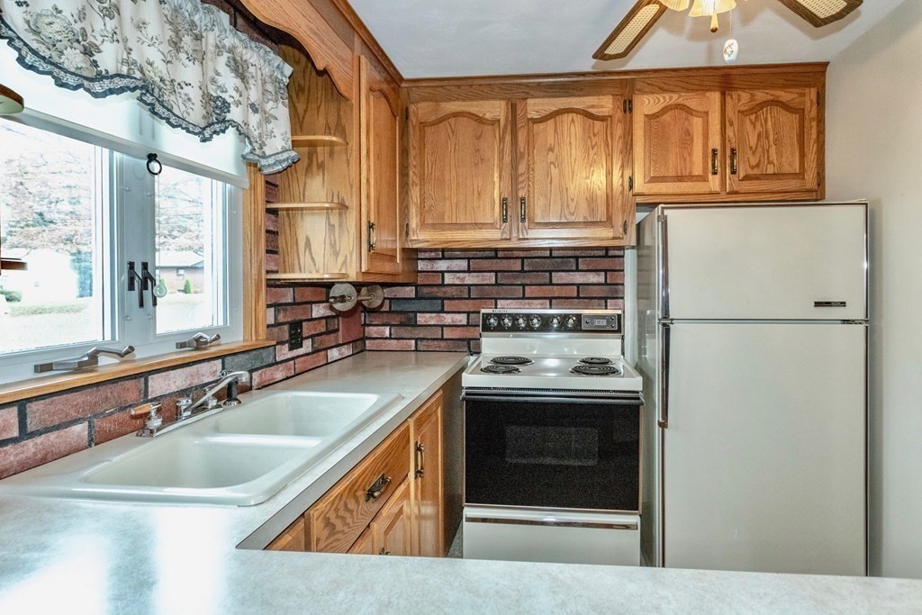 265 Springdale Road Westfield, MA 01085 - Photo 8 of 31 Gallery Image 8