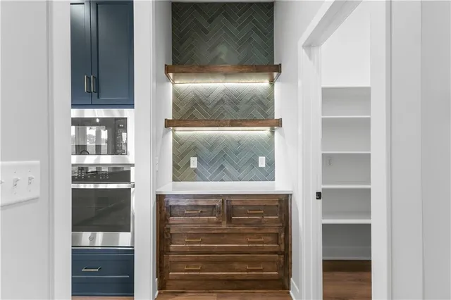 $745,000 | 1712 Southwest Arbor Park Drive, Lee's Summit, MO 64082