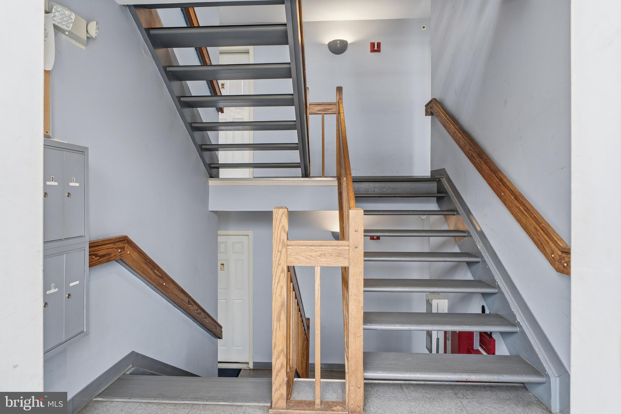 8495 Falls Run Road, Unit B Ellicott City, MD 21043 - Photo 5 of 34 a view of entryway