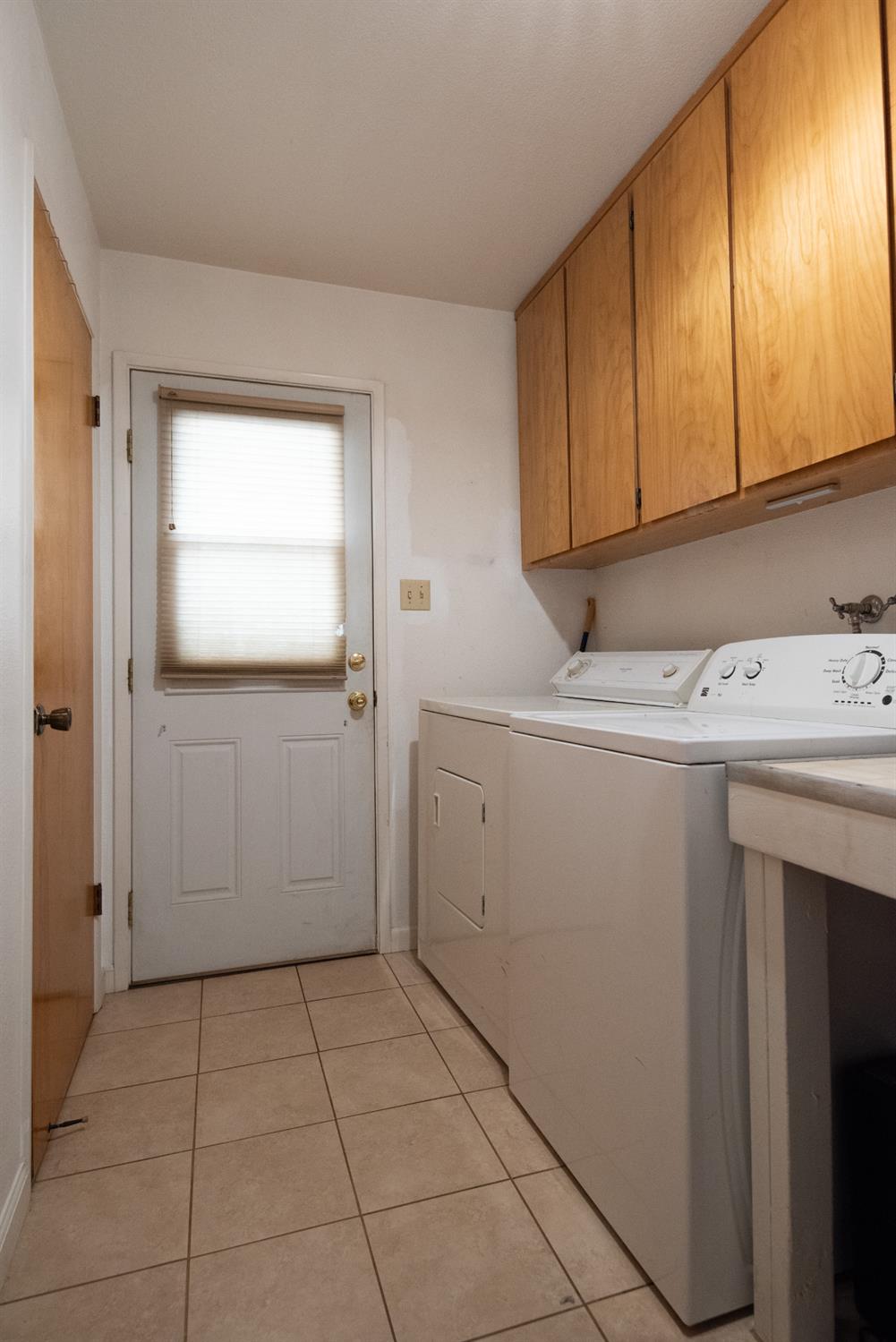 16979 Ridge Road Pine Grove, CA 95665 - Photo 52 of 68 a utility room with dryer and washer
