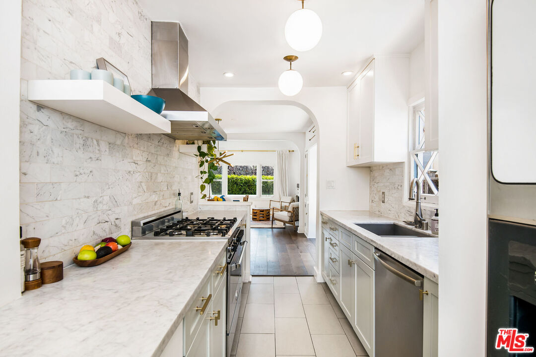 911 Superba Avenue Venice, CA 90291 - Photo 11 of 37