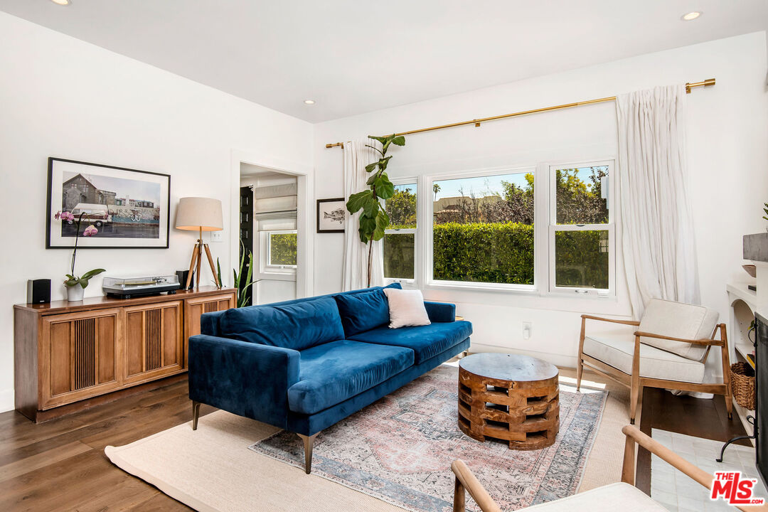 911 Superba Avenue Venice, CA 90291 - Photo 3 of 37