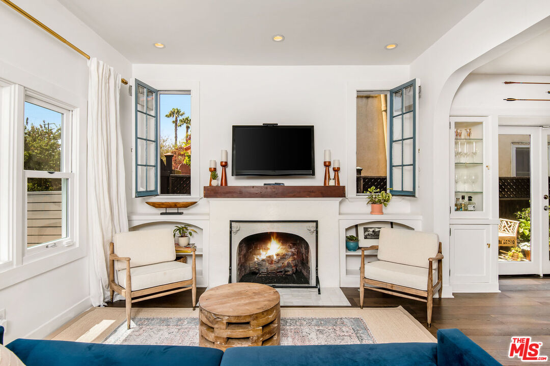 911 Superba Avenue Venice, CA 90291 - Photo 5 of 37