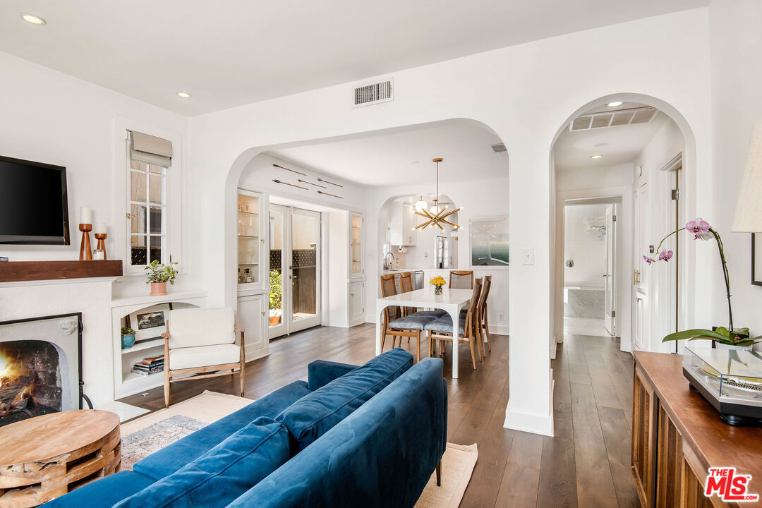 911 Superba Avenue Venice, CA 90291 - Photo 6 of 37