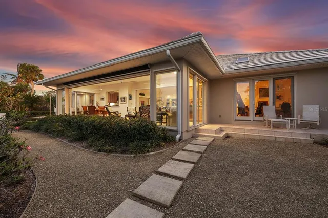 a view of a house with backyard and porch