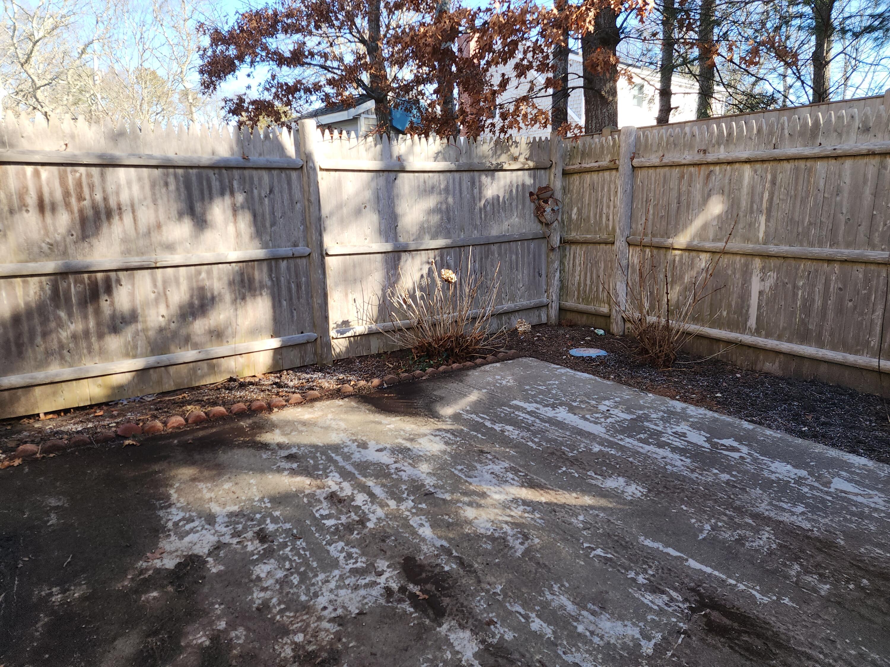 272 Craigville Beach Road, Unit 4 Hyannis, MA 02601 - Photo 25 of 33 a backyard of a house