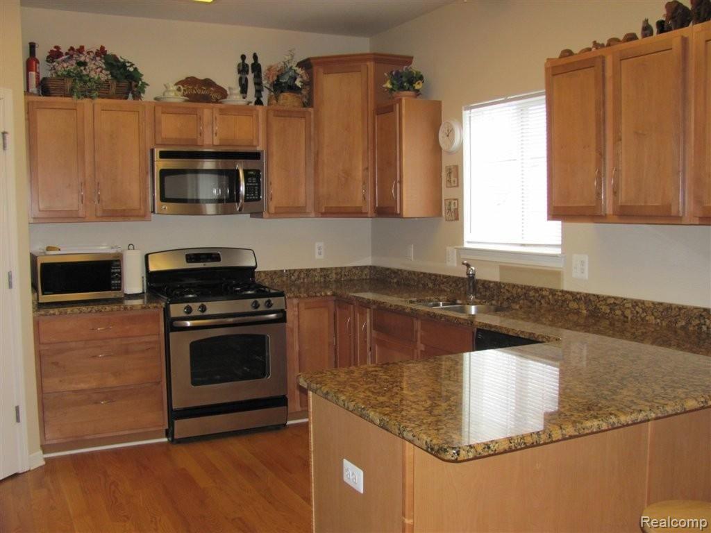 2733 Eastern Avenue Rochester, MI 48307 - Photo 3 of 25 Gourmet Kitchen w/ Stainless