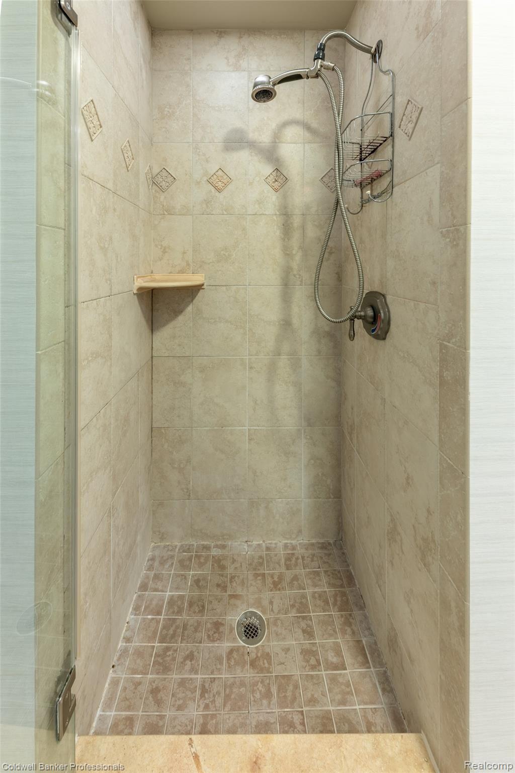 3324 Kenwood Drive Rochester, MI 48309 - Photo 17 of 41 3324 Kenwood--26.jpg