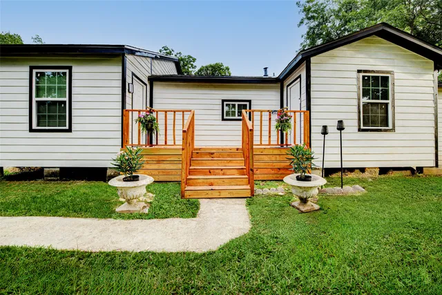 $225,000 | 706 Beaumont Street, Anahuac, TX 77514