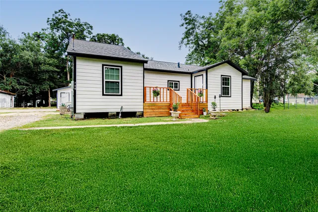 $225,000 | 706 Beaumont Street, Anahuac, TX 77514