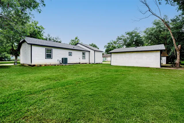 $225,000 | 706 Beaumont Street, Anahuac, TX 77514