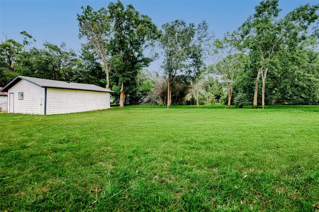 $225,000 | 706 Beaumont Street, Anahuac, TX 77514