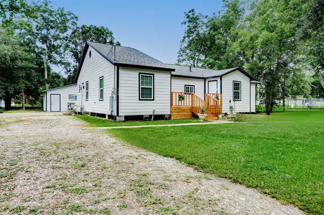 $225,000 | 706 Beaumont Street, Anahuac, TX 77514