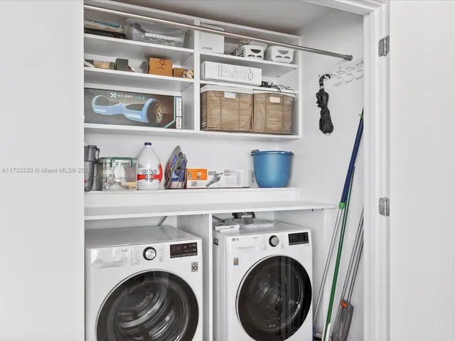 a view of washer and dryer in a kitchen