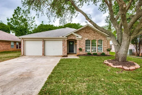 $2,500 | 759 Winding Oak Bend, Lake Dallas, TX 75065