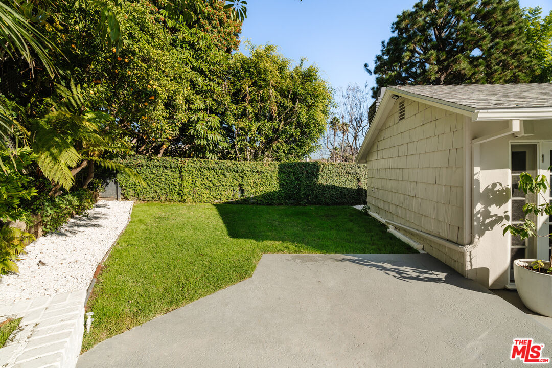 10101 Angelo Circle Beverly Hills, CA 90210 - Photo 6 of 7 a view of a back yard of the house