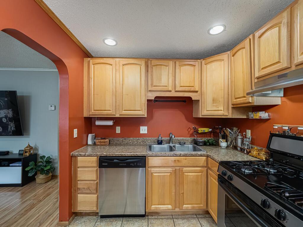 2708 Terraceview Court Plymouth, MN 55447 - Photo 10 of 24