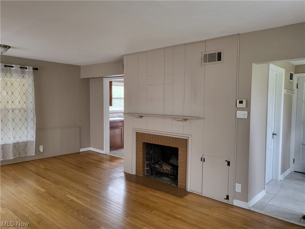 6146 Kelsey Road Cleveland, OH 44129 - Photo 2 of 26