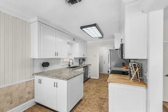 $300,000 | 4704 Burning Springs Drive, Arlington, TX 76017