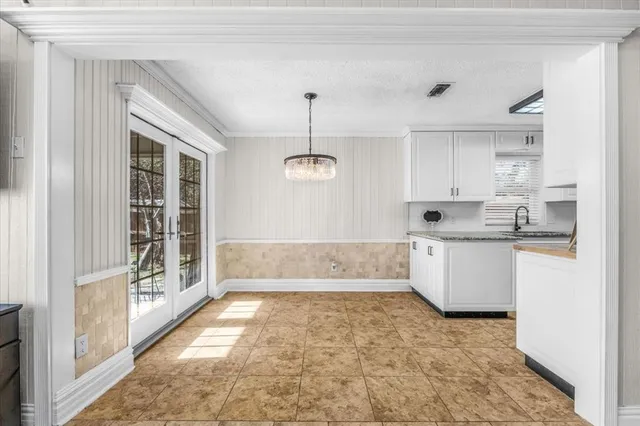 $300,000 | 4704 Burning Springs Drive, Arlington, TX 76017