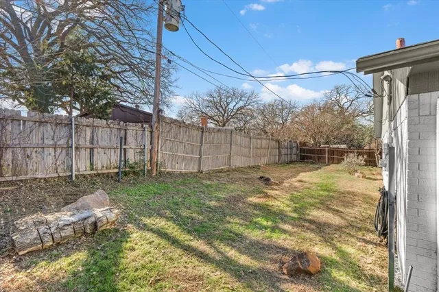 $300,000 | 4704 Burning Springs Drive, Arlington, TX 76017