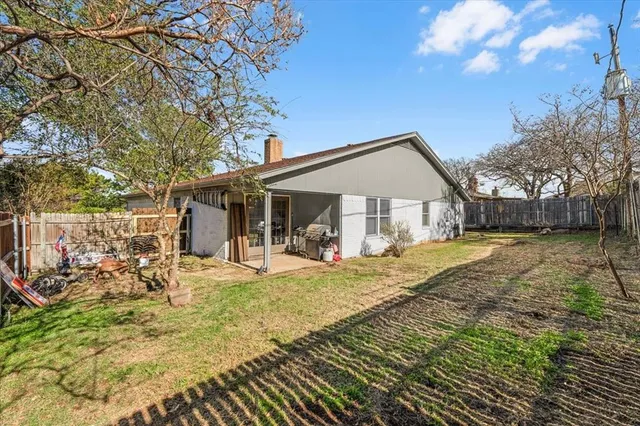 $300,000 | 4704 Burning Springs Drive, Arlington, TX 76017