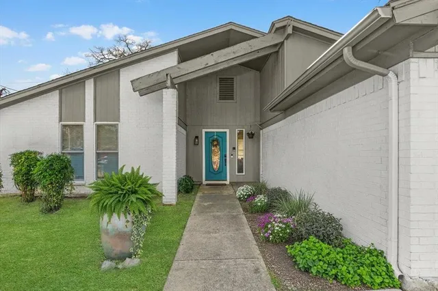 $300,000 | 4704 Burning Springs Drive, Arlington, TX 76017