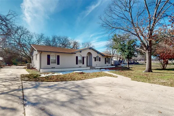 $2,200 | 4620 East University Drive, Denton, TX 76208