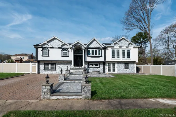$899,900 | 478 Mayflower Avenue, Brentwood, NY 11717