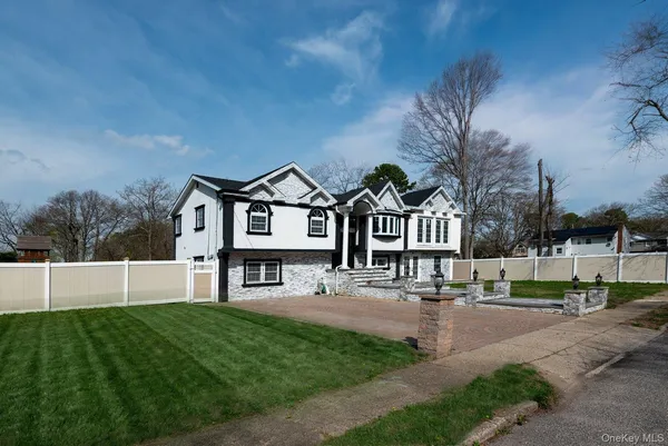 $899,900 | 478 Mayflower Avenue, Brentwood, NY 11717
